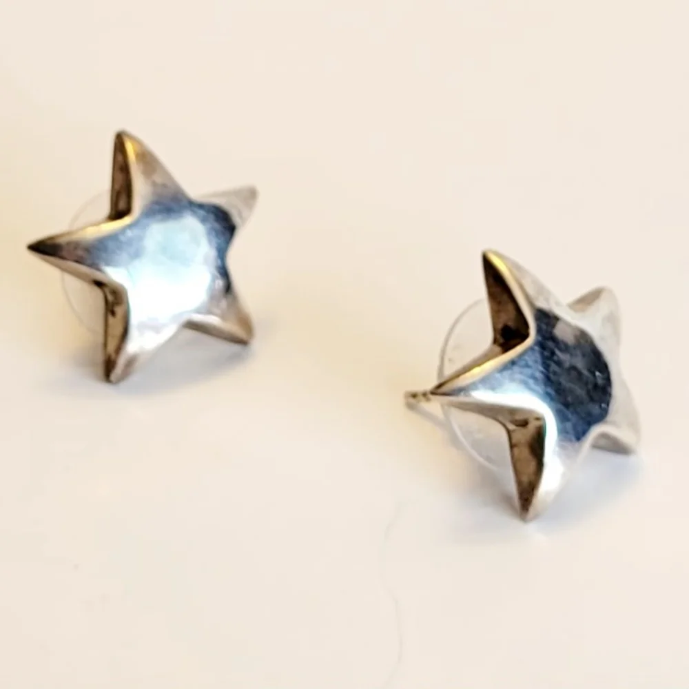 Star Earrings, Vintage Sterling Silver Puffy Star ⭐️ Post Earrings. - Picture 2 of 3